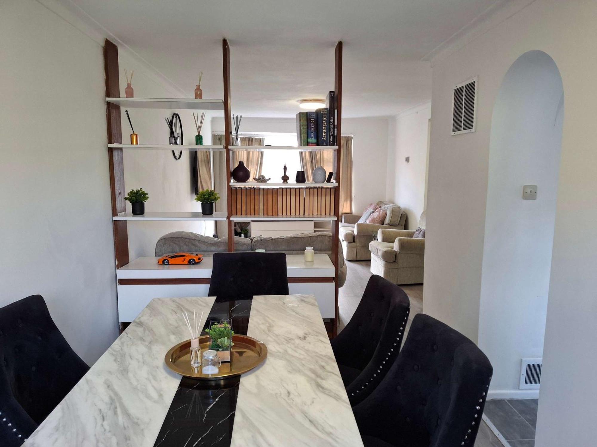 Nicely Decorated 3 Bedroom House Near Heathrow, London Стейнс Экстерьер фото