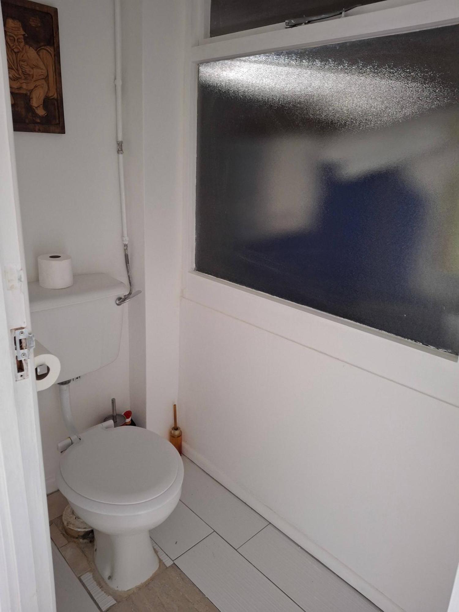 Nicely Decorated 3 Bedroom House Near Heathrow, London Стейнс Экстерьер фото