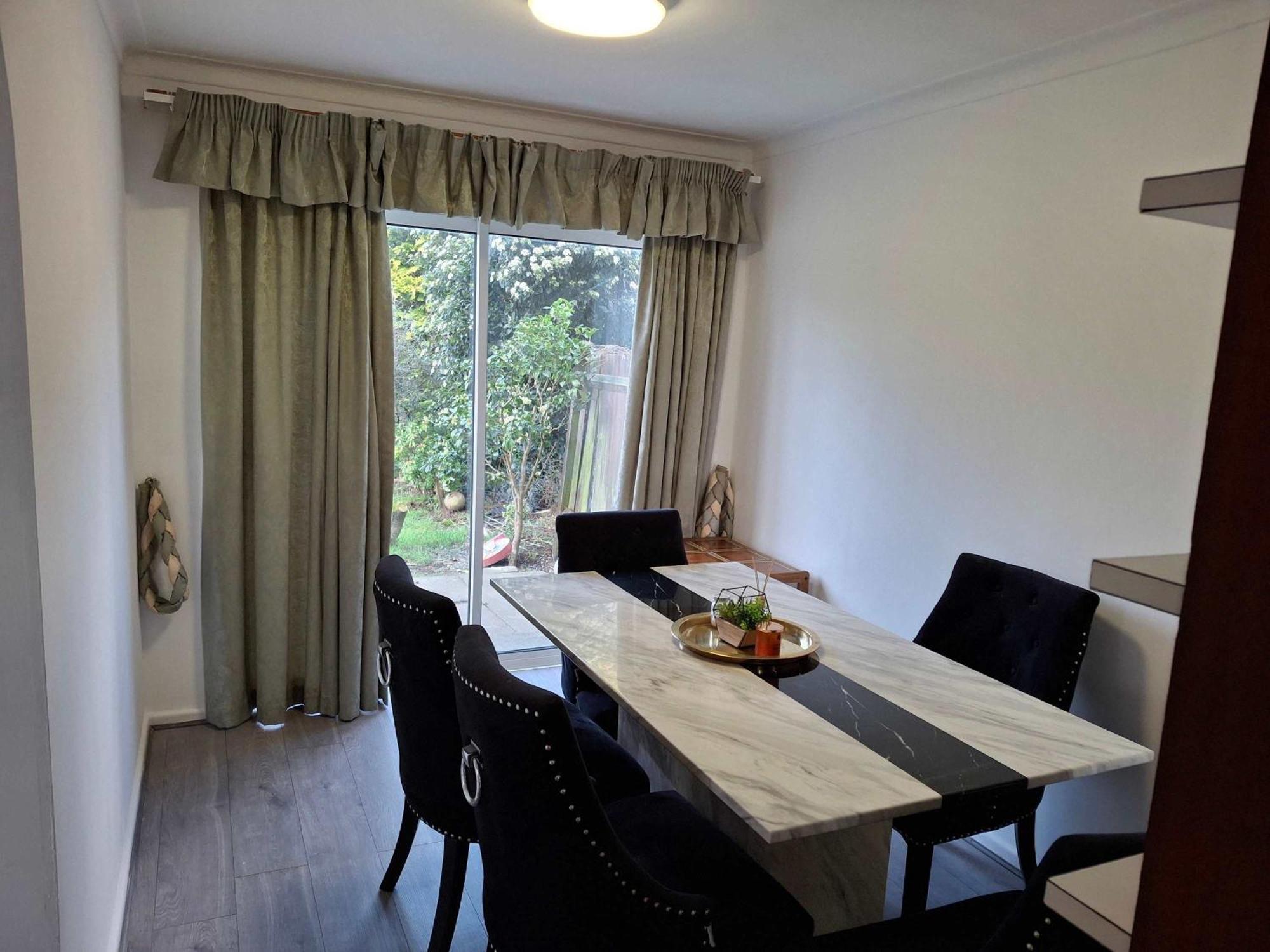 Nicely Decorated 3 Bedroom House Near Heathrow, London Стейнс Экстерьер фото
