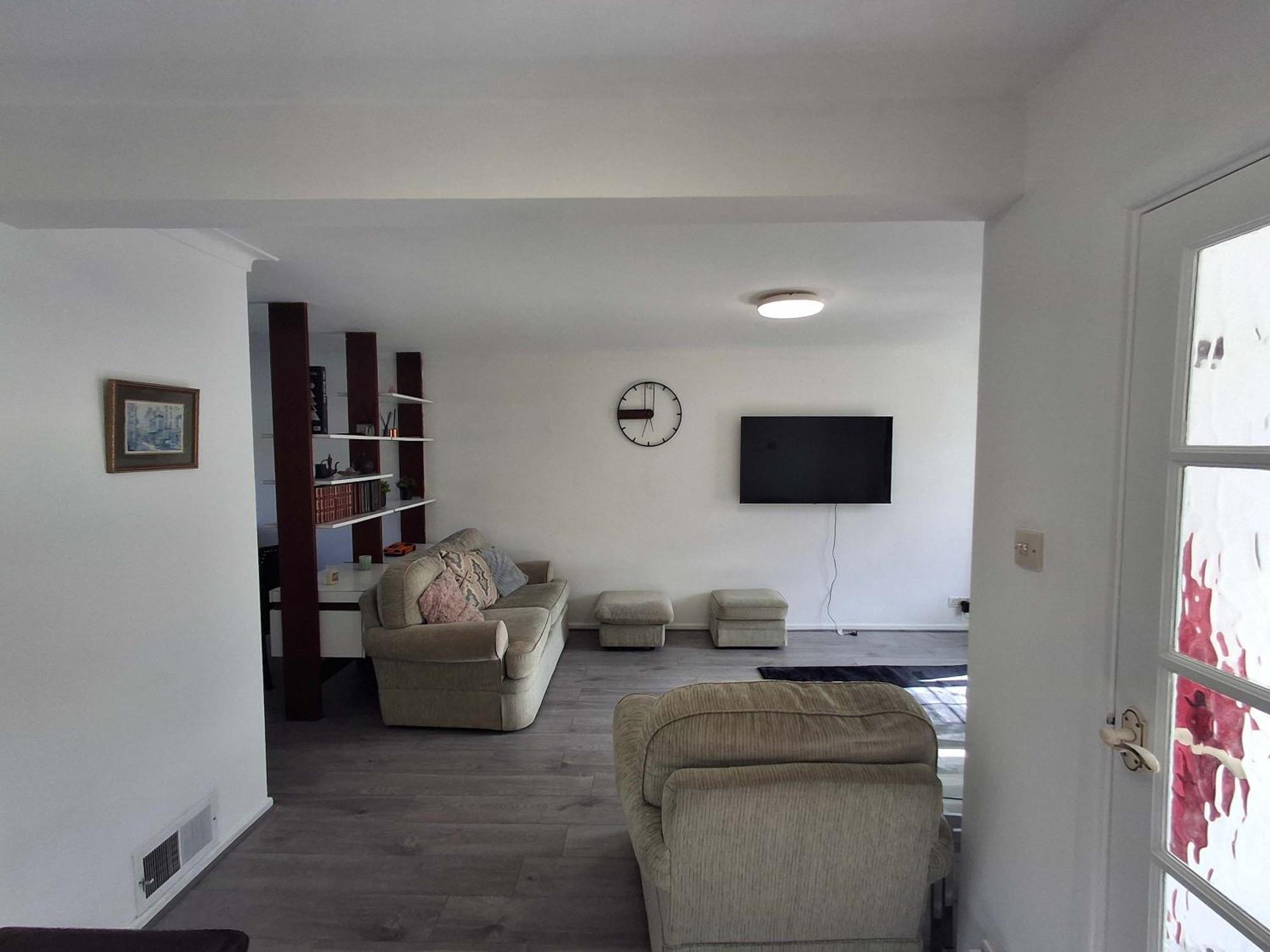 Nicely Decorated 3 Bedroom House Near Heathrow, London Стейнс Экстерьер фото
